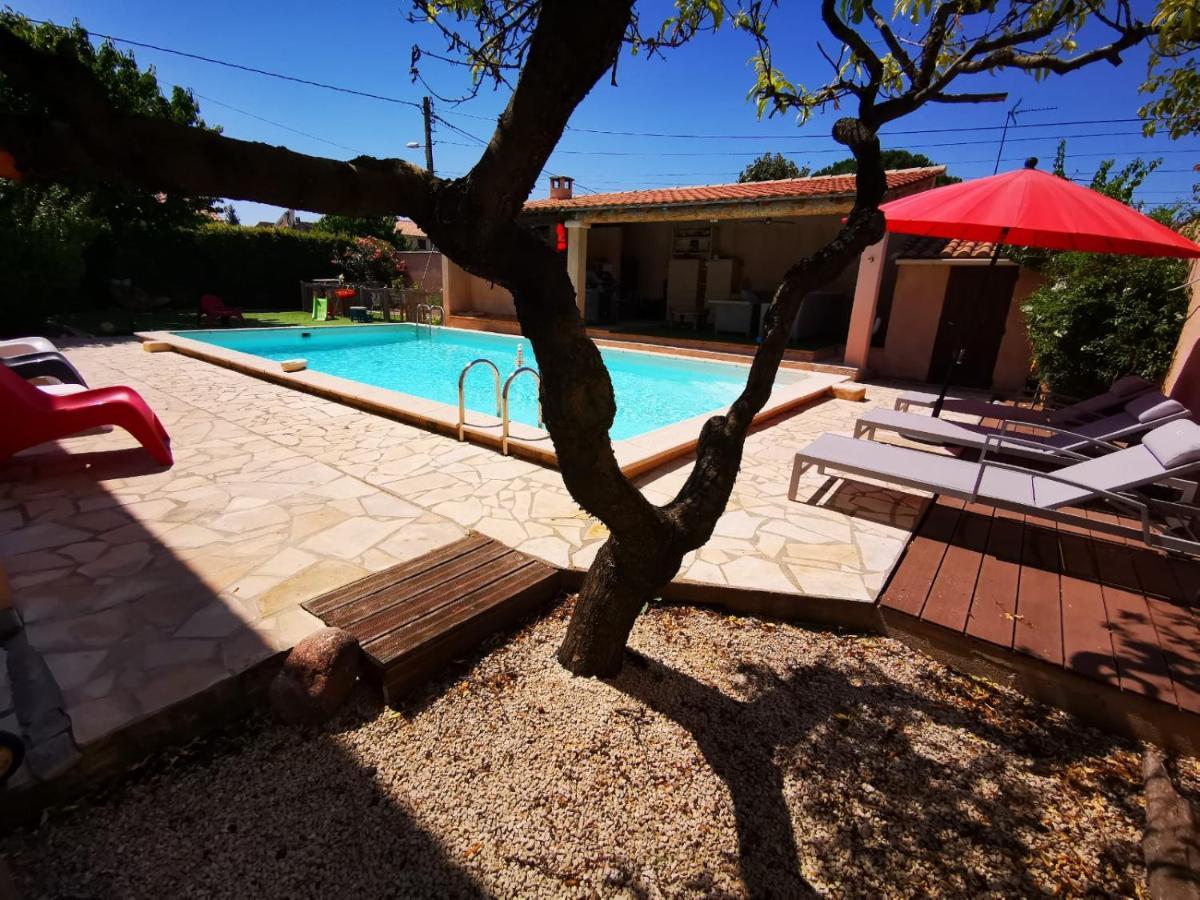 Gites Avec Grande Piscine Et Sa Terrasse Privative Bernis Dış mekan fotoğraf