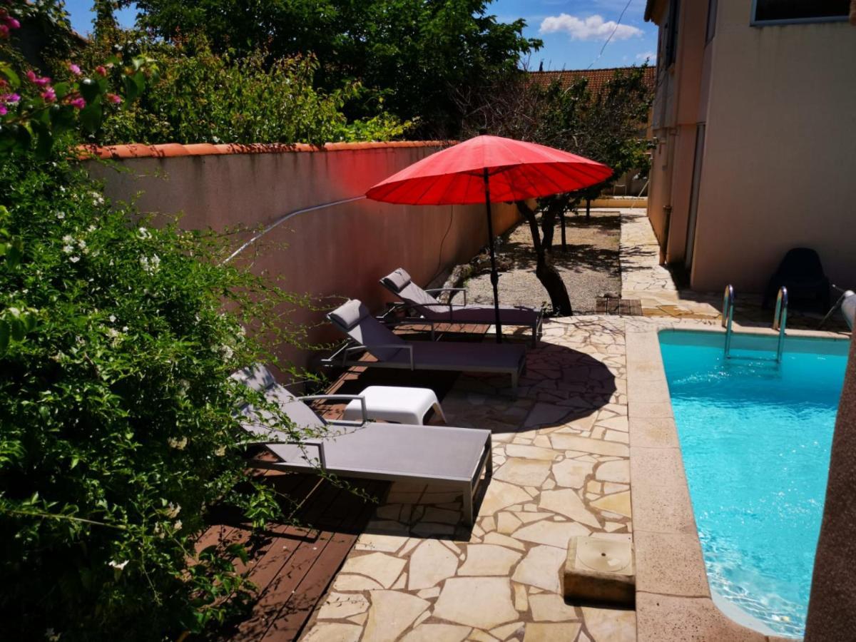 Gites Avec Grande Piscine Et Sa Terrasse Privative Bernis Dış mekan fotoğraf