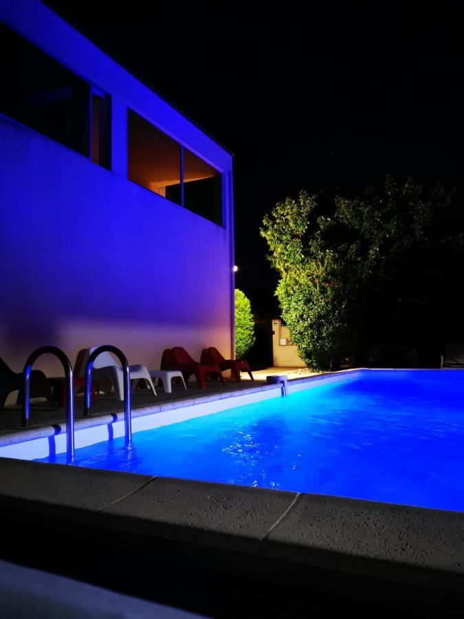 Gites Avec Grande Piscine Et Sa Terrasse Privative Bernis Dış mekan fotoğraf